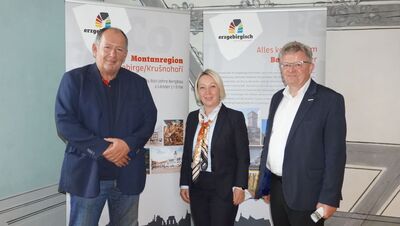 von links nach rechts die drei Projektpartner: Dr. Michal Urban/Montanregion Krušné hory – Erzgebirge, o.p.s., Matthias Lißke/Wirtschaftsförderung Erzgebirge GmbH, Ines Hanisch-Lupaschko/Tourismusverband Erzgebirge e.V.