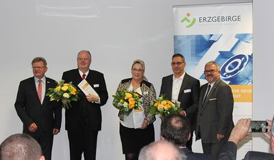 von li nach re: Matthias Lißke (WFE GmbH), Dr. Ingolf Huhn (ETO GmbH), Ulrike Seidel (Bretschneider Verpackungen), Ronny Unger (Unger Kabel-Konfektionstechnik), Landrat Frank Vogel