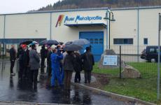 Pünktlich zum Firmenjubiläum hat die Auer Metallprofile GmbH eine neue Lagerhalle in Betrieb genommen.